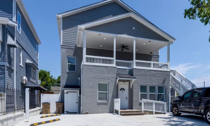 Midtown House | The Centennial Charmer- 8 Min from Broadway