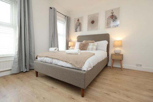 Cathays House | The Central Stay - 5 minute walk to Cardiff Centre, up to 6 people