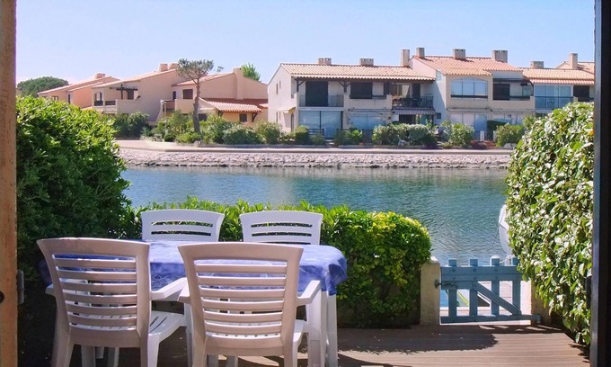 Saint-Cyprien Plage House | The charm of a blue marina overlooking the lagoon (Free Wi-Fi access).