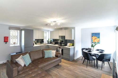 New Forest District House | The Charming Redwood Escape, New Forest