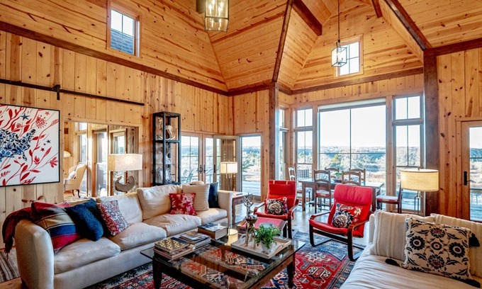Timberline House | The Chateau at Timberline