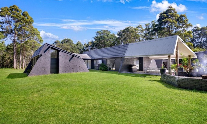 Falls Creek House | The Chateau by Experience Jervis Bay