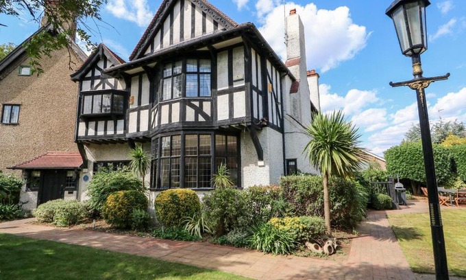 Peterborough House | The Chestnuts