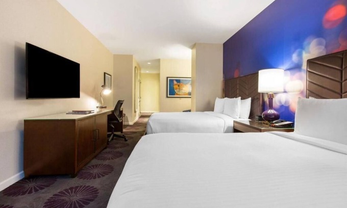 Streeterville House | The Chicago Hotel Collection Magnificent Mile Sleek Standard Double Queen