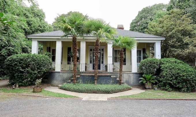 Summerville Historic District House | The Chick Inn on Main Neighbors!