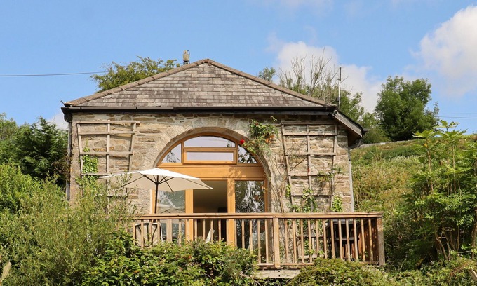 Saltash Cottage | THE CIDER HOUSE, family friendly, with a garden in Landrake