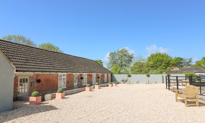 Shaftesbury Cottage | THE CIDER PRESS, MOTCOMBE, SHAFTESBURY, pet friendly in Motcombe