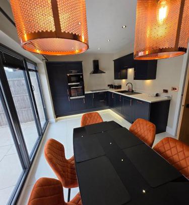 Huntington Apartment | The City Haven - Sleeps 6