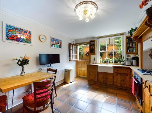 Clapham Apartment | The Clapham Apartment With Private Patio