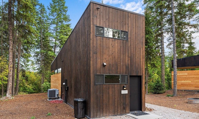 Lakeside Cabin | The Clark Fork at Stoner Creek Cabins