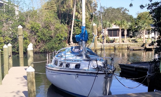 Stuart Boat Rental | The Classy Sailor a 31' Sloop at dock in Manatee Pocket Entertainment District