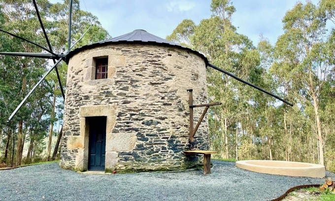 Porto do Barqueiro House | The Cliffs - The Painted Mill