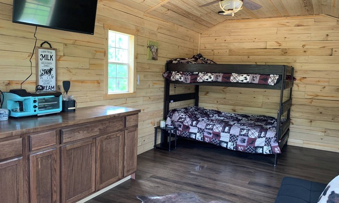 Decaturville RV Rental | “The Clint✨” @ Ripple Valley Farms
