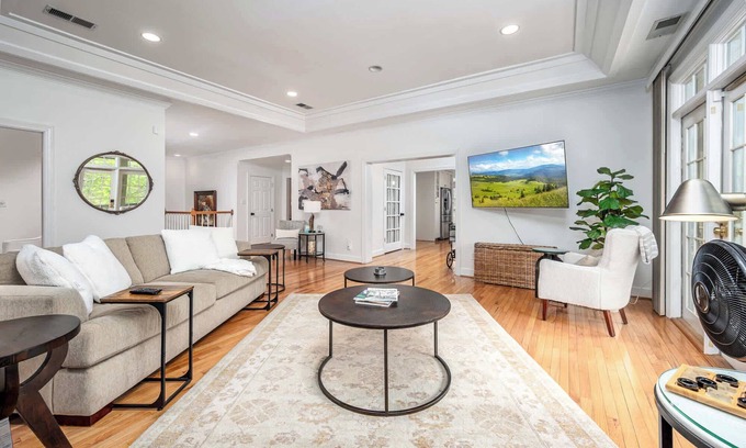 Chapel Hill Apartment | The Clubhouse Hideaway - The Fairway