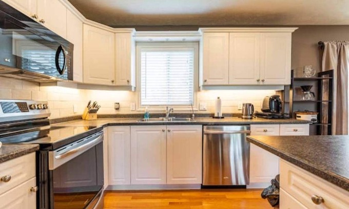 Port Elgin House | The Clubhouse - Welcome to Port Elgin, Ontario.
