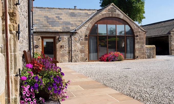 Newton Grange Cottage | The Coach House - access to High Peak Trail, Explore, Autumn Colour's & Scenery