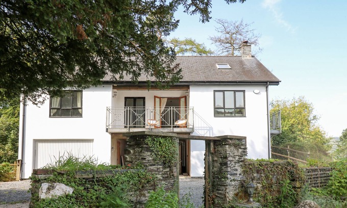 Machynlleth House | THE COACH HOUSE AT PLAS DOLGUOG, pet friendly in Machynlleth