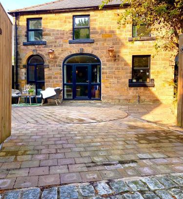 Matlock House | The Coach House central location fantastic Views