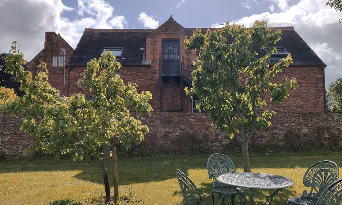 Bridgwater Apartment | THE COACH HOUSE, character holiday cottage in Bridgwater