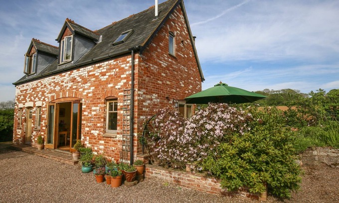 Exmouth Cottage | THE COACH HOUSE, family friendly, with pool in Lympstone