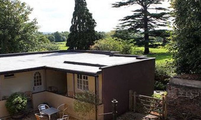 Hambrook Bed & Breakfast | The Coach House