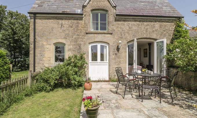 Shepton Mallet House | THE COACH HOUSE, pet friendly, character holiday cottage in Wells