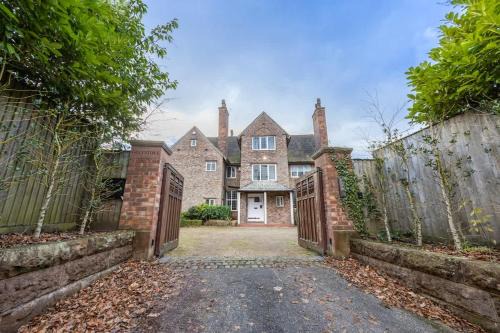 Trafford House | The Coach House - Grade 2 Listed