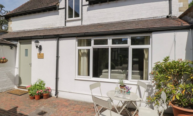 Box Cottage | THE COACH HOUSE, pet friendly, with open fire in Minchinhampton