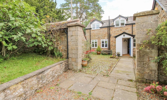 Knowbury Cottage | THE COACH HOUSE, pet friendly, character holiday cottage in Knowbury