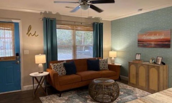 North Charleston House | The Coastal Haven/King Bed/WIFI/Near Shopping & Dining