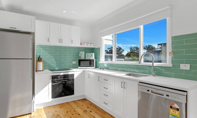 St. Georges Basin House | The Coastal House by Jervis Bay Breaks