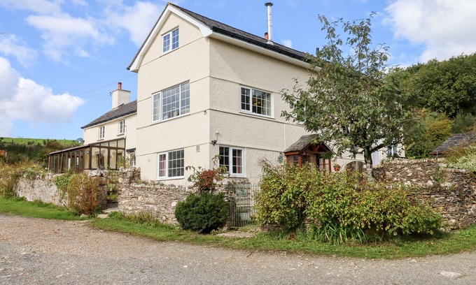 Bere Alston House | THE COBBLES, pet friendly, character holiday cottage in Bere Alston
