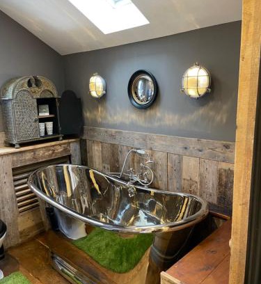 Nantwich Apartment | The Cocktail Lounge at Cheshire Boutique Bathhouse