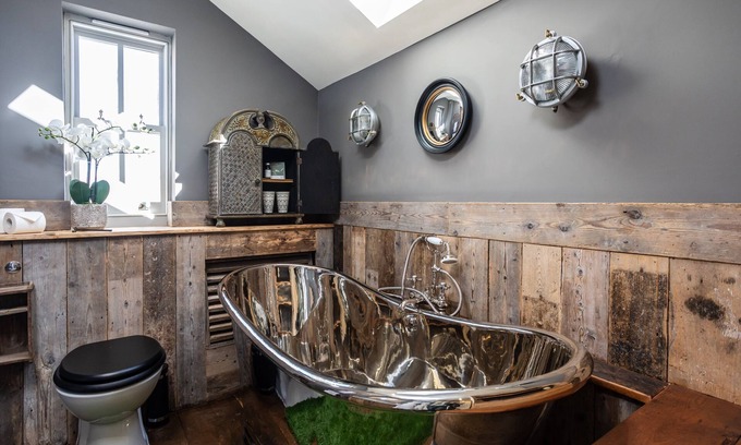 Nantwich Cottage | The Cocktail Lounge - sleeps 2 guests in 1 bedrooms