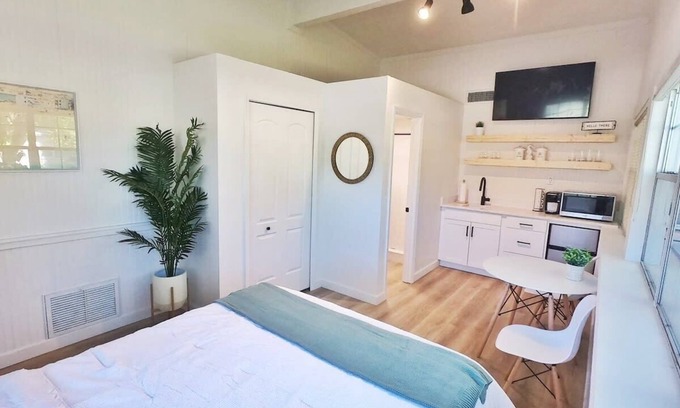 Jacksonville Beach Apartment | The Cocohut Studio 8 Blocks to the Beach and PIER