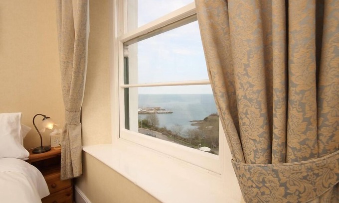 Hele House | The Collingdale Guest House