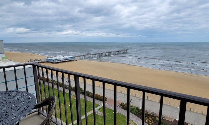 Northeast Virginia Beach Resort | The Colony Condominiums Oceanfront Unit with Amazing Oceanfront Balcony