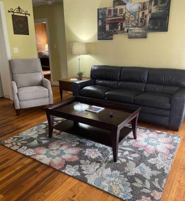 Columbus House | The Columbus Cottage Mins to Benning Downtown