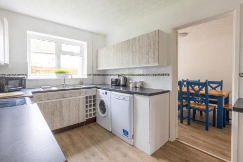 Witney House | The Conifers large detached home with off street parking