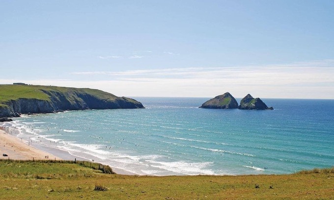 Holywell House | The Contemporary Chic holiday home offers a stylish stay at Trevornick.