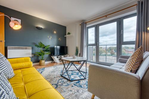 Derby Apartment | The Contractor City Spot with Parking