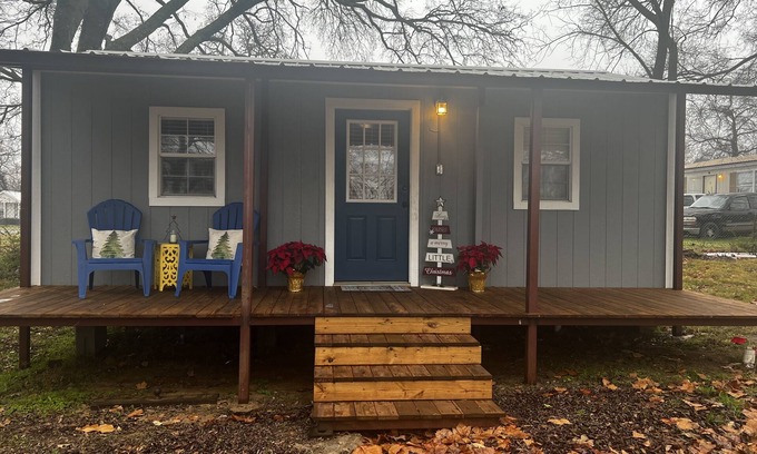 Caney Cabin | The Cool Blue Cabin