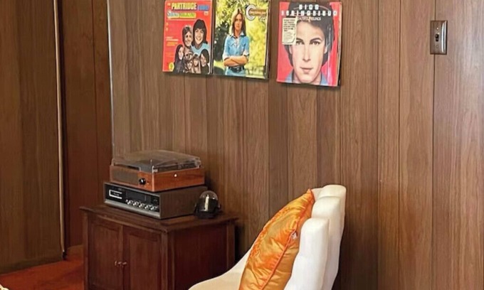 Hamden Apartment | The Cool Cat is a spacious two bedroom 70's themed apartment located in Hamden,