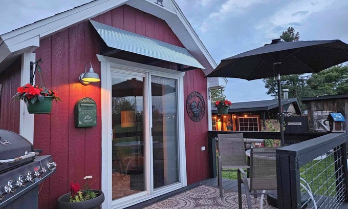 Williamsburg House | "The Coop" - Guest/Tiny House in a country setting- 3 Miles to GLEF