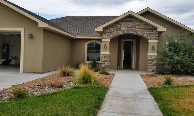Roswell House | The Coop is a cozy pet friendly home in the heart of Roswell near hospitals
