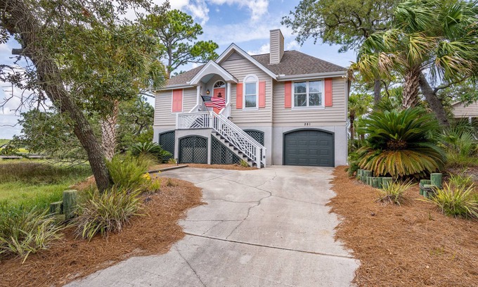 Saint Helena Island Cottage | The Coral Pelican - Very charming cottage, one block to beach!