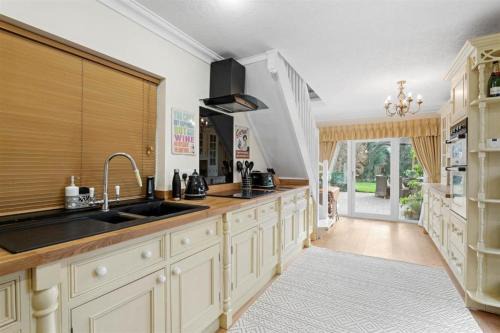 Evesham Apartment | The Corner House, 36, Broadway Road,