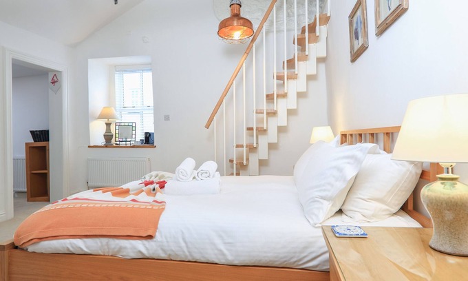Dartmouth Cottage | The Corner House