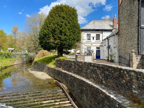Camelford Apartment | The Cornish Nook Beautiful Grade 2 Listed Building In Cornwall By StayStaycations