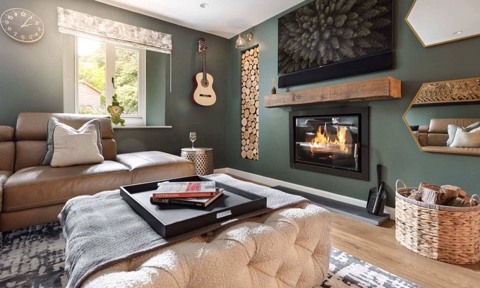 Lindale House | The Coronation Cottage - Hot Tub & Parking